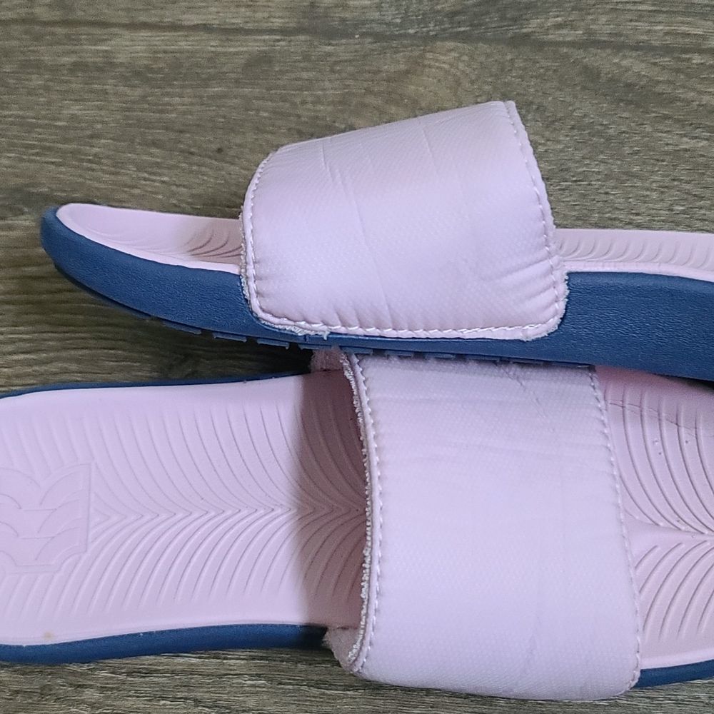❤️🔥ALL IN MOTION WOMAN'S SLIP ON SANDALS - Picture 6 of 7
